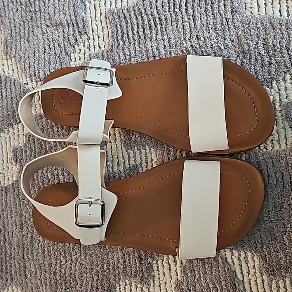 Cat and Jack size 5 white ankle strap sandal
